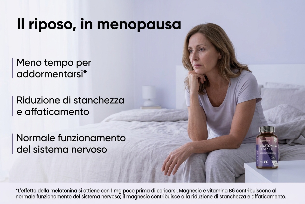 Donna matura sveglia in camera da letto, con i contributi nutrizionali di melatonina, magnesio e vitamina B6